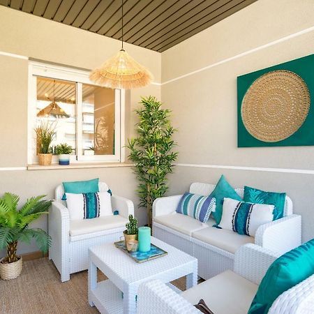 Charming Apartment On The Beach - Pool And Parking Malaga Exterior photo