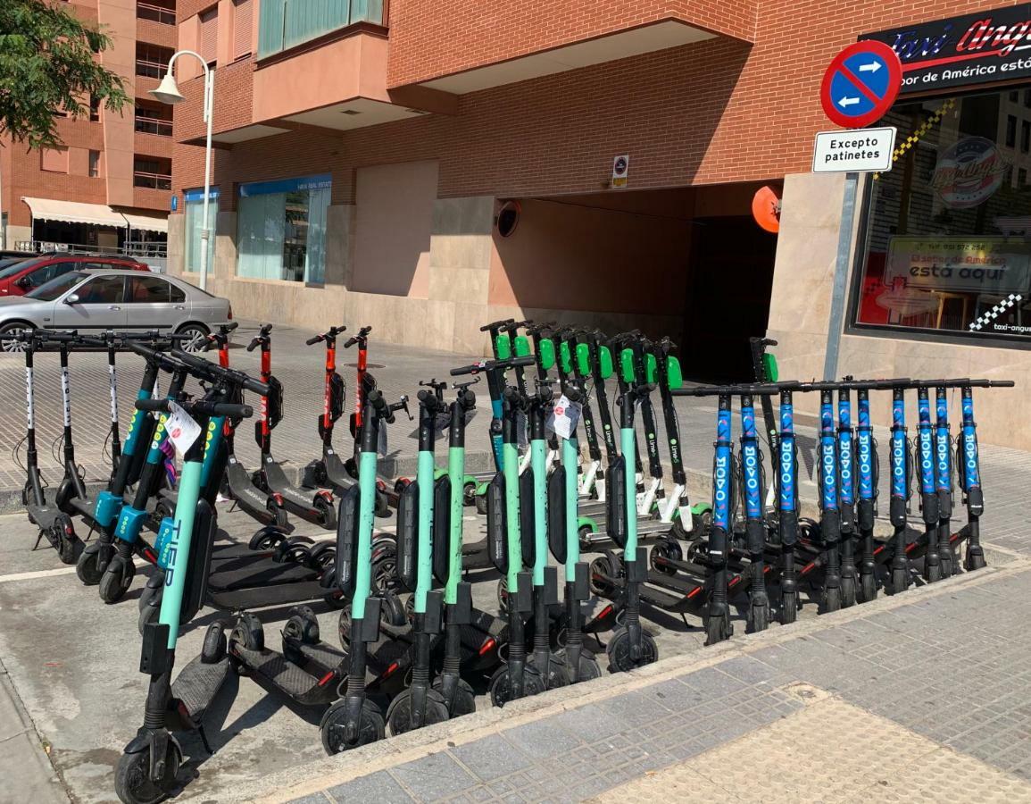 Charming Apartment On The Beach - Pool And Parking Malaga Exterior photo
