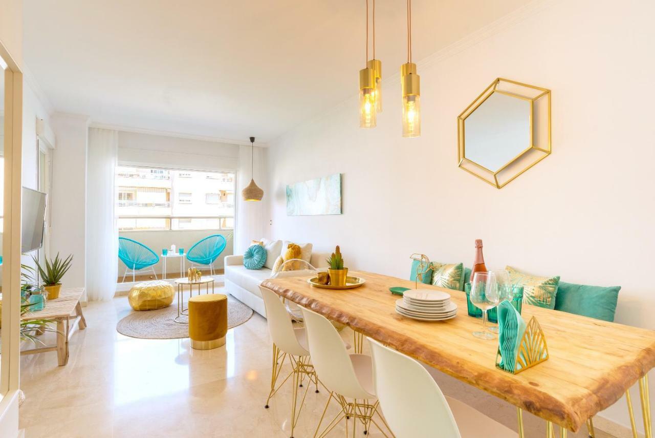 Charming Apartment On The Beach - Pool And Parking Malaga Exterior photo