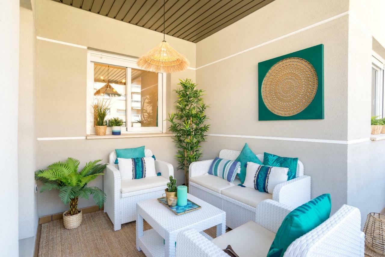 Charming Apartment On The Beach - Pool And Parking Malaga Exterior photo