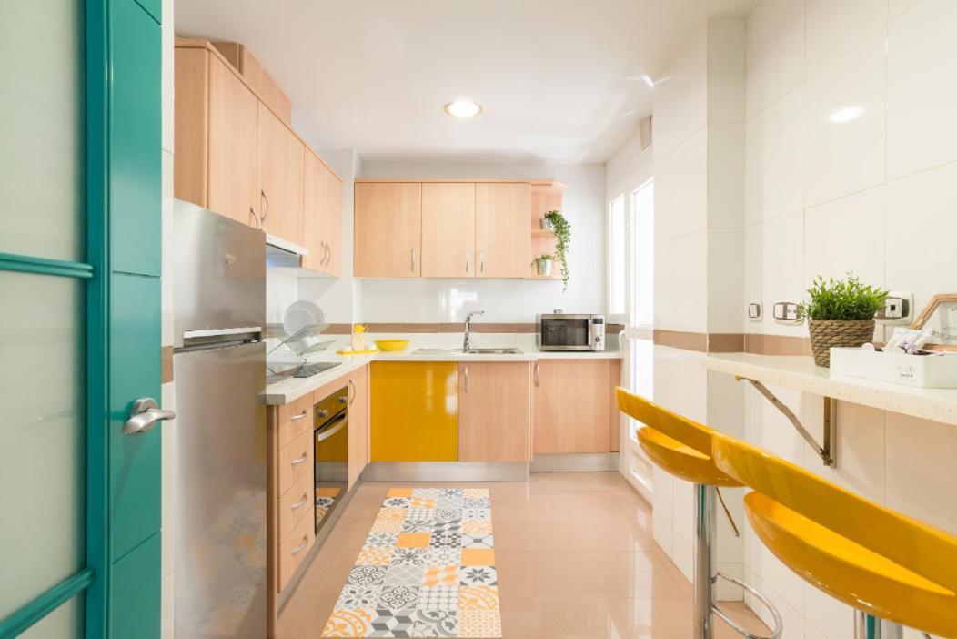 Charming Apartment On The Beach - Pool And Parking Malaga Exterior photo